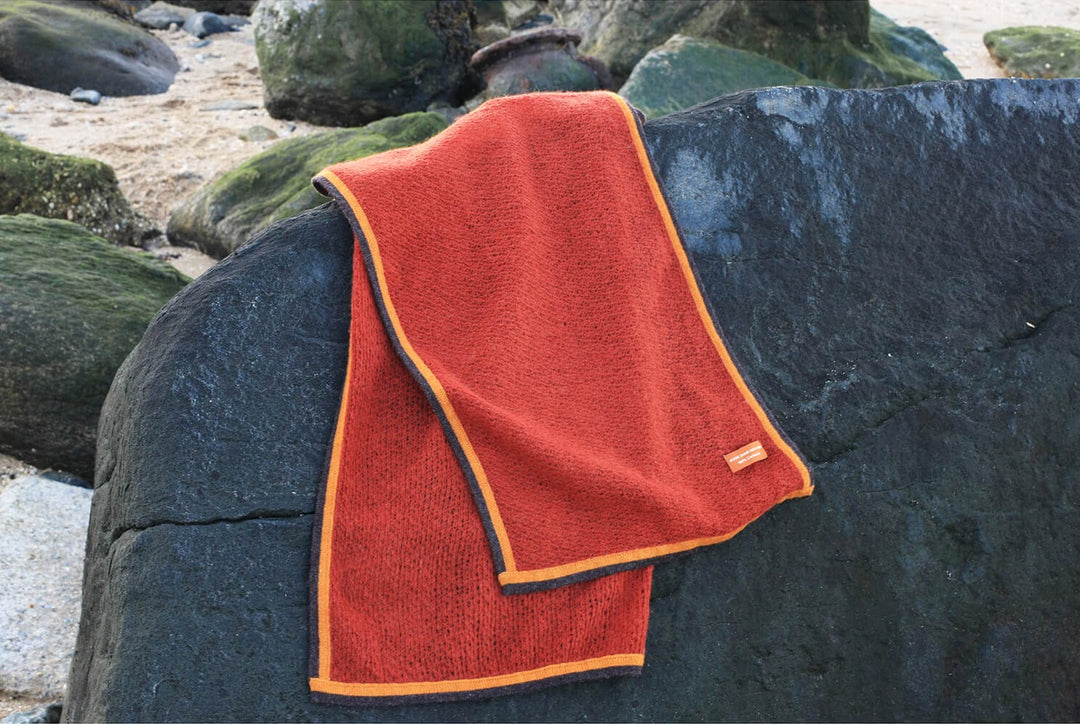 Reversible Knitted Cashmere Scarf - Red