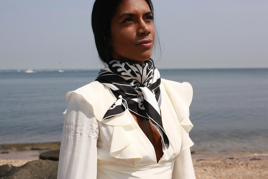 Silk Scarf of The Performance in Black and White