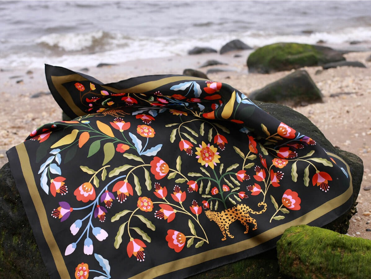 ジュンイナガワ シルクスクリーン Double Sided Silk Scarf of Night Imagination